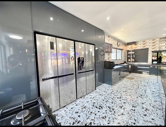 4 BEDROOM HOUSE TO LET IN BALLITO CENTRAL